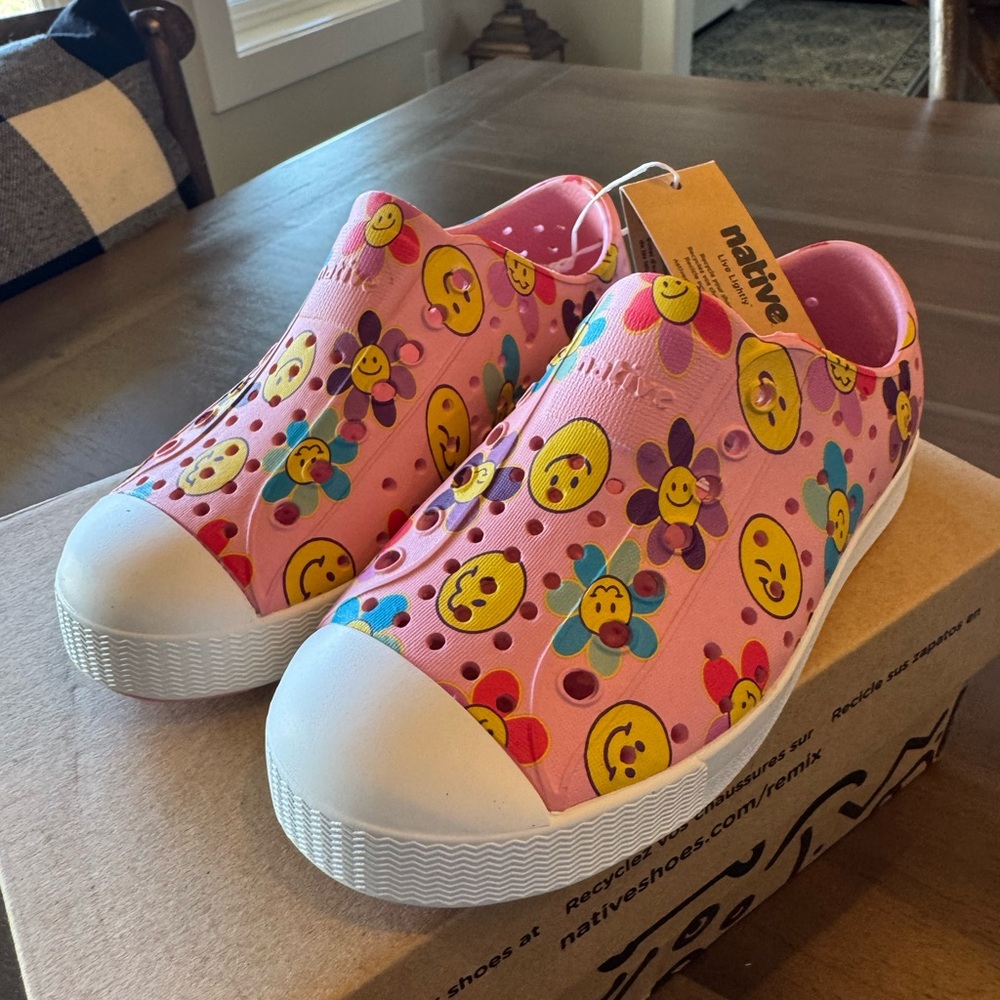 NWT Native Shoes Kids Pink Emoji Sneakers